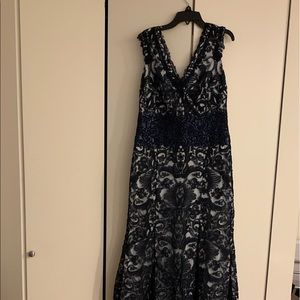 Excellent condition tadashi evening gown